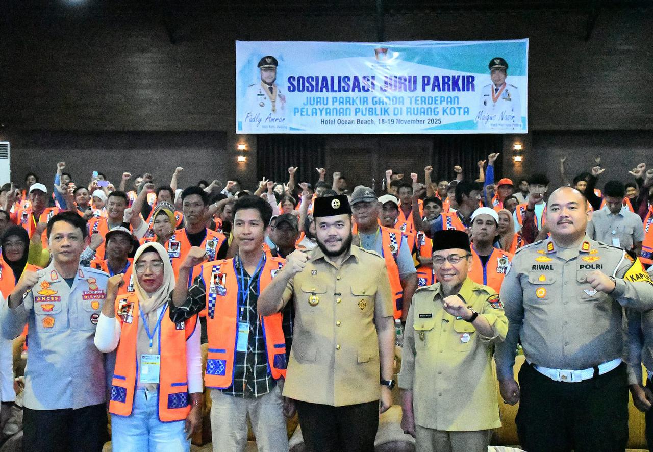 walikota-fadly-amran-buka-secara-resmi-kegiatan-sosialisasi-juru-parkir-kota-padang