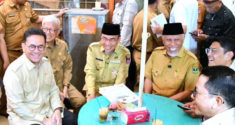 wakil-walikota-dampingi-mendag-ri-tinjau-harga-bahan-pokok-di-pasar-raya-padang