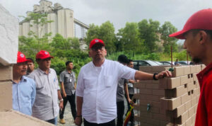 sekjen-kemensos-robben-rico-kagumi-rumah-sepablock-pt-semen-padang sekjen-kemensos-robben-rico-kagumi-rumah-sepablock-pt-semen-padang