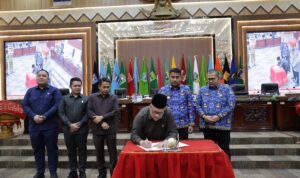 rapat-paripurna-dprd-sumbar-tetapkan-perda-apbd-2026-dan-susunan-opd rapat-paripurna-dprd-sumbar-tetapkan-perda-apbd-2026-dan-susunan-opd