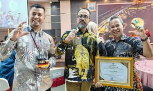 setiap-tahun-dprd-sumbar-terima-predikat-informatif,-sekwan-akan-terus-pertahankan-keterbukaan setiap-tahun-dprd-sumbar-terima-predikat-informatif,-sekwan-akan-terus-pertahankan-keterbukaan