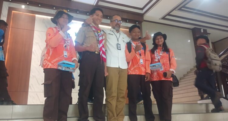 sekwan-maifrizon-terima-kunjungan-puluhan-anggota-pramuka-sumbar,-paparkan-tupoksi-anggota-dewan