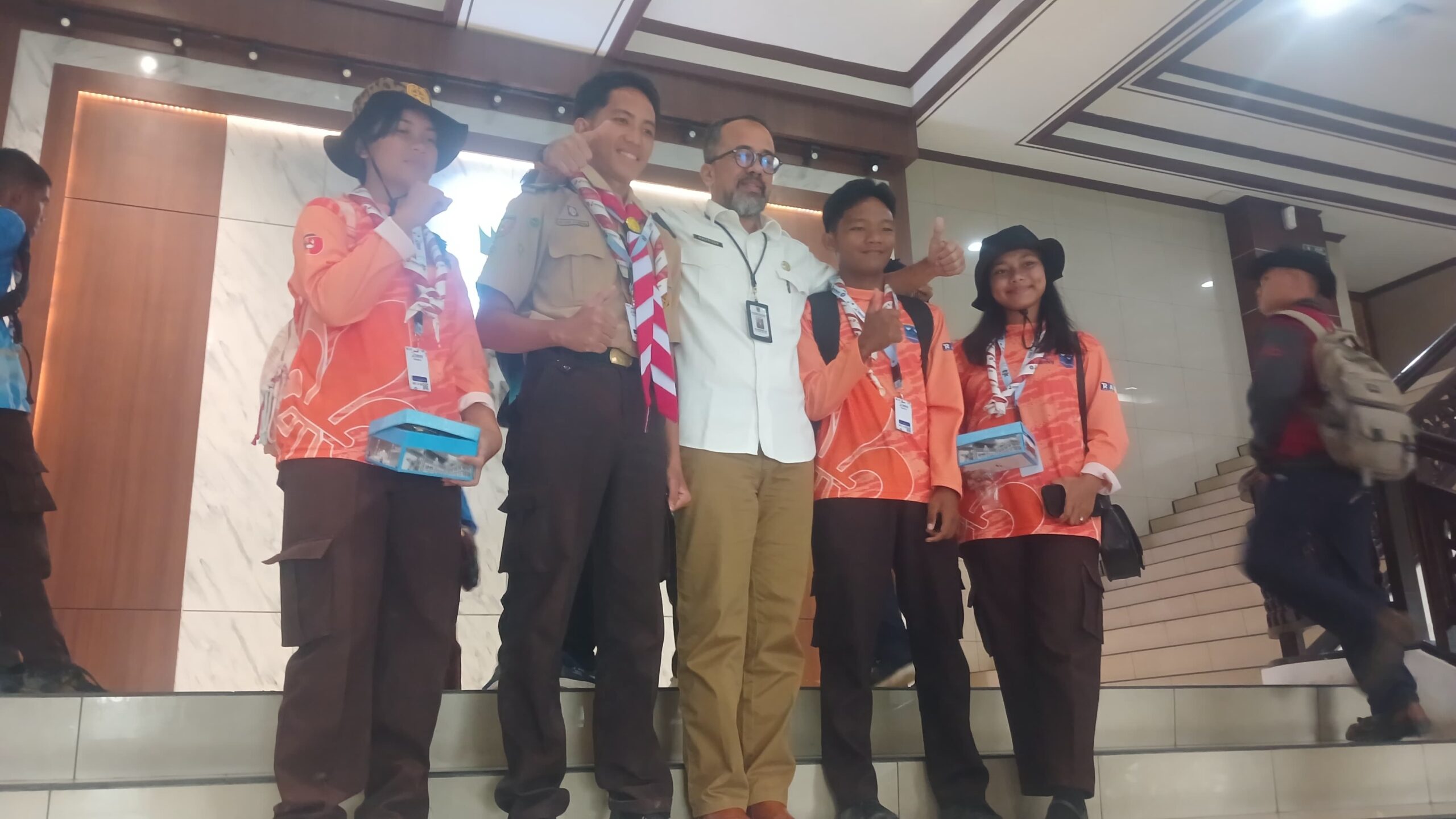 sekwan-maifrizon-terima-kunjungan-puluhan-anggota-pramuka-sumbar,-paparkan-tupoksi-anggota-dewan