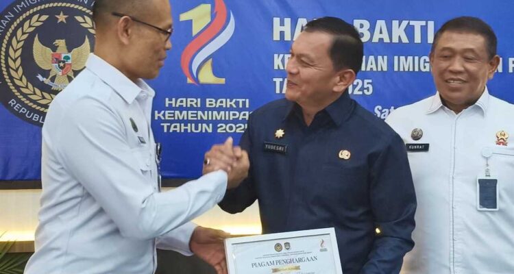 hibahkan-aset-untuk-ukk-imigrasi-agam,-pasaman-diganjar-penghargaan-tertinggi