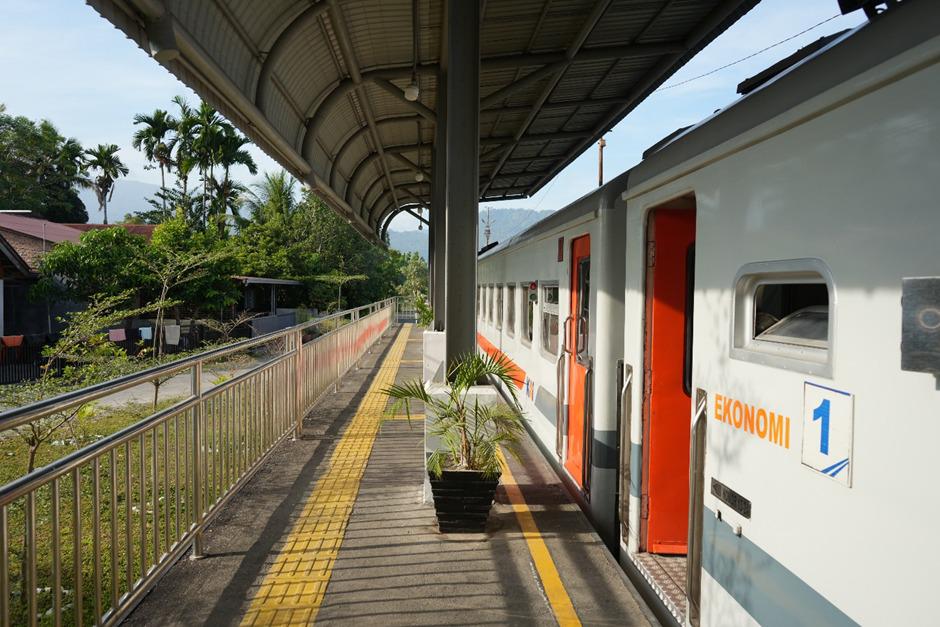 sejarah-berlanjut:-dari-rel-industri-pauh-lima-kini-menjadi-simpul-layanan-kereta-api-bagi-masyarakat