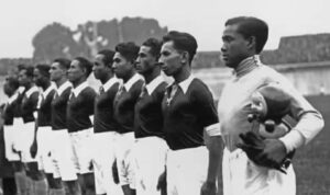 ketika-indonesia-pertama-kali-guncang-panggung-dunia-sepakbola,-tampil-di-piala-dunia-prancis-naik-kapal-laut-2-bulan