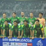 jadwal-dan-link-live-streaming-persebaya-vs-arema-fc:-derbi-terbesar-di-indonesia-panaskan-gbt-sore-ini!