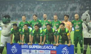 jadwal-dan-link-live-streaming-persebaya-vs-arema-fc:-derbi-terbesar-di-indonesia-panaskan-gbt-sore-ini!