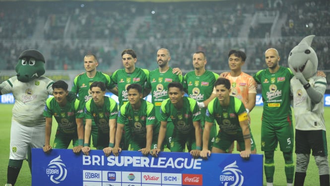 jadwal-dan-link-live-streaming-persebaya-vs-arema-fc:-derbi-terbesar-di-indonesia-panaskan-gbt-sore-ini!