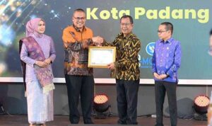 keterbukaan-informasi,-komitmen-abadi-bukittinggi-meraih-gelar-“kota-informatif”