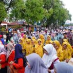 ribuan-guru-ikuti-gerak-jalan-dalam-rangka-hut-hgn-dan-pgri-ke-80