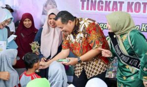walikota-pariaman-serahkan-hadiah-untuk-pemenang-lomba-kreativitas-siswa