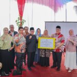 ketua-dprd-sumbar-muhidi-serahkan-bantuan-uep-untuk-perkuat-kemandirian-psaa-aisyiyah-ampang