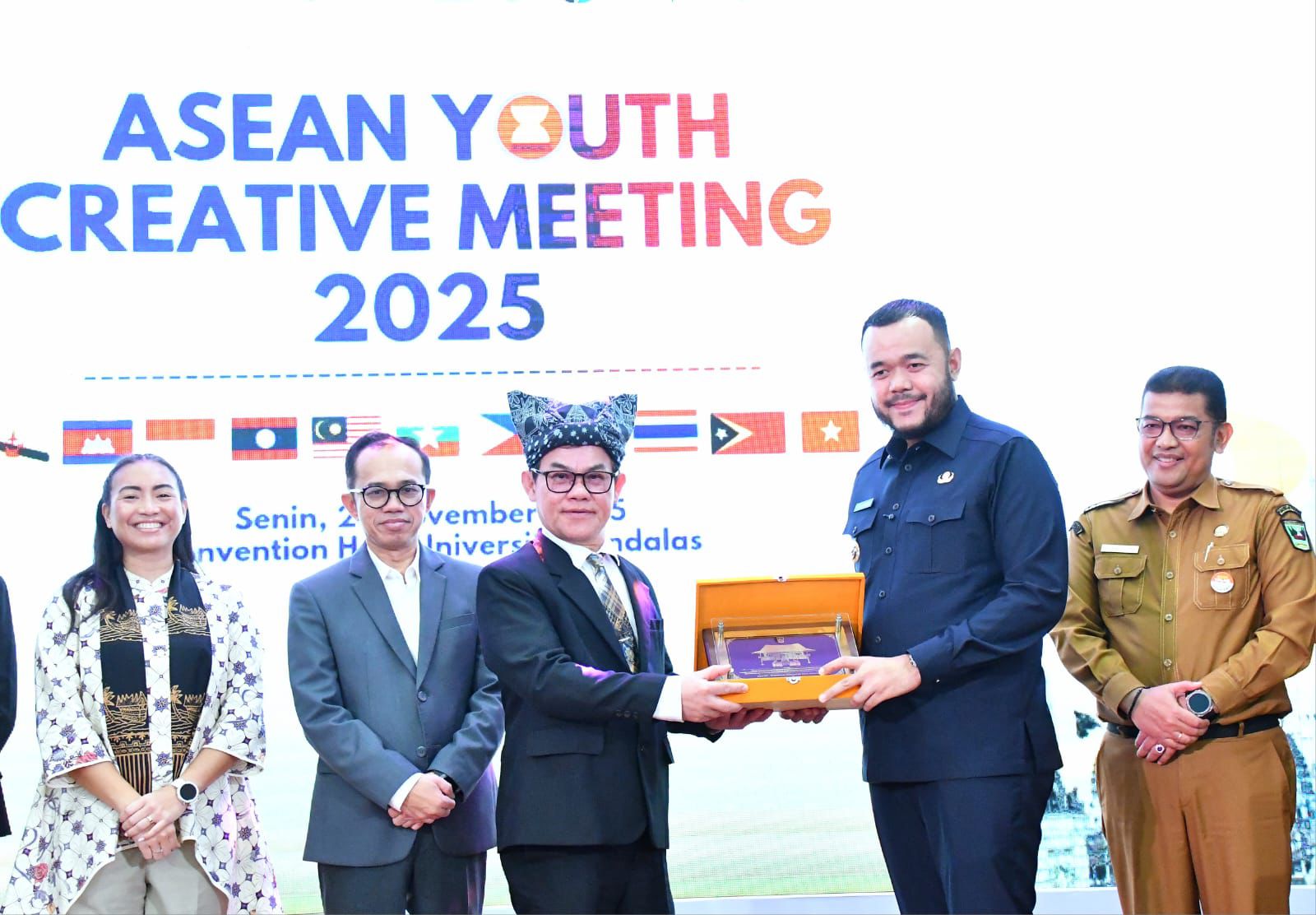 walikota-padang-hadiri-pembukaan-seminar-internasional-asean-youth-creative-meeting-2025