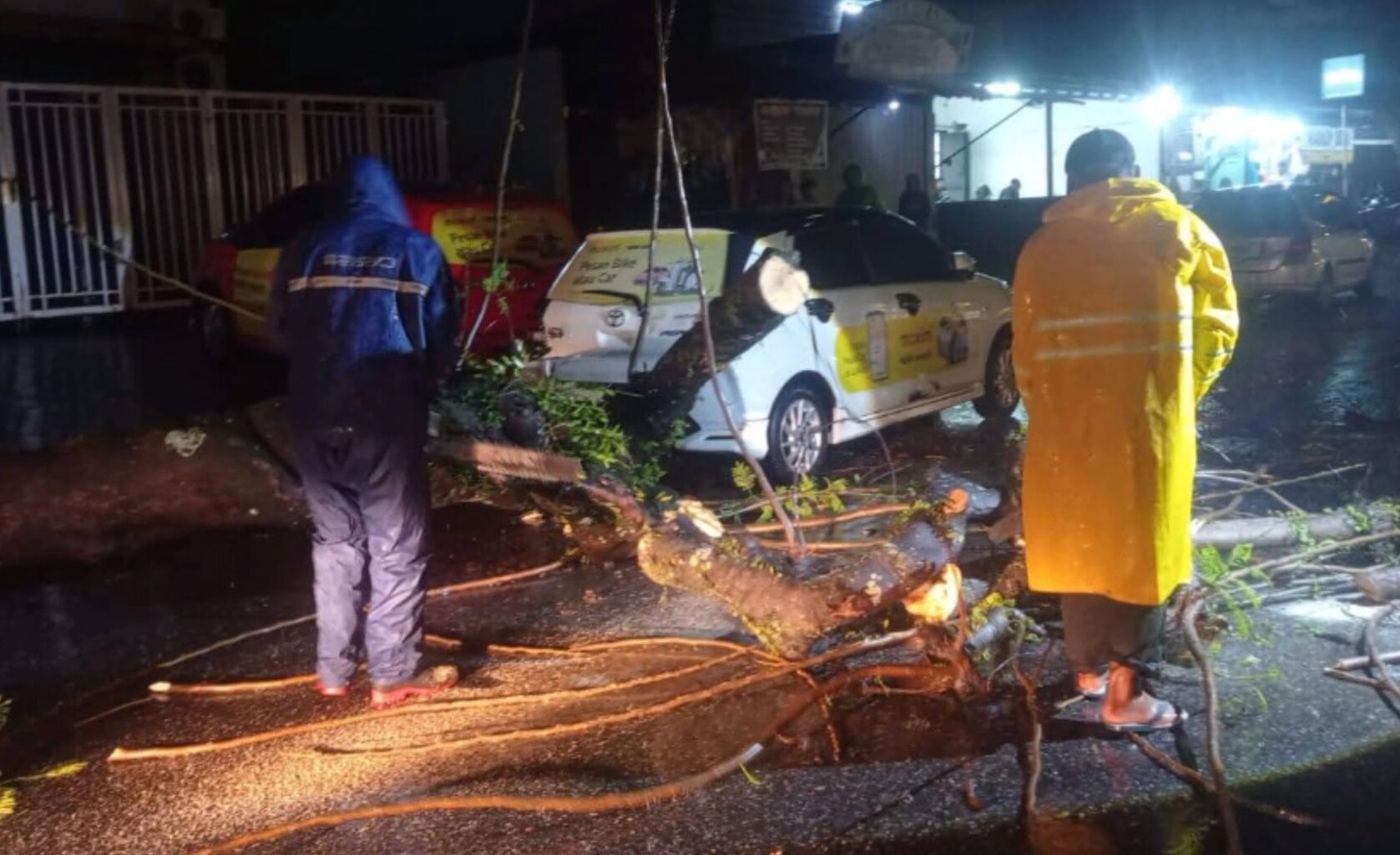 monsun-asia-mengamuk,-14-kabupaten-kota-di-sumbar-terancam-bencana-serentak