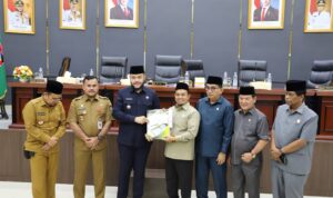 fraksi-fraksi-di-dprd-padang-sampaikan-sejumlah-catatan-terhadap-rapbd-2026