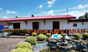 stasiun-kayu-tanam:-simpul-sejarah,-pendidikan,-dan-mobilitas-padang