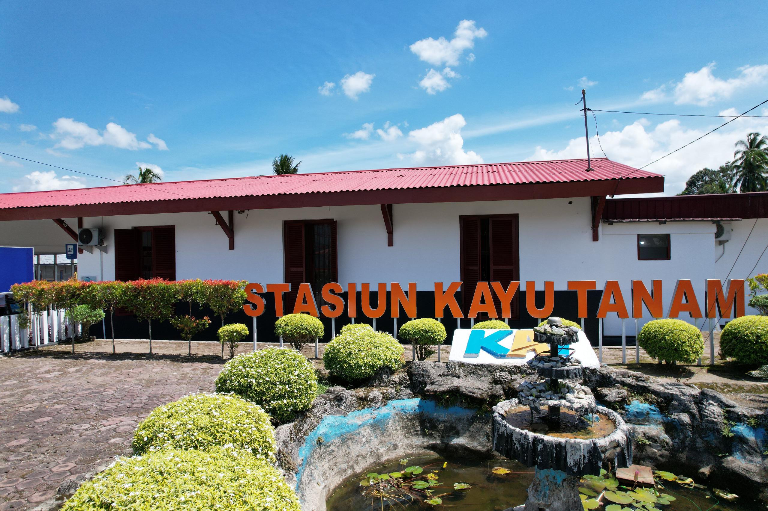 stasiun-kayu-tanam:-simpul-sejarah,-pendidikan,-dan-mobilitas-padang