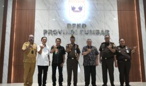 pimpinan-dprd-sumbar-sambut-kunjungan-silaturahmi-kajati