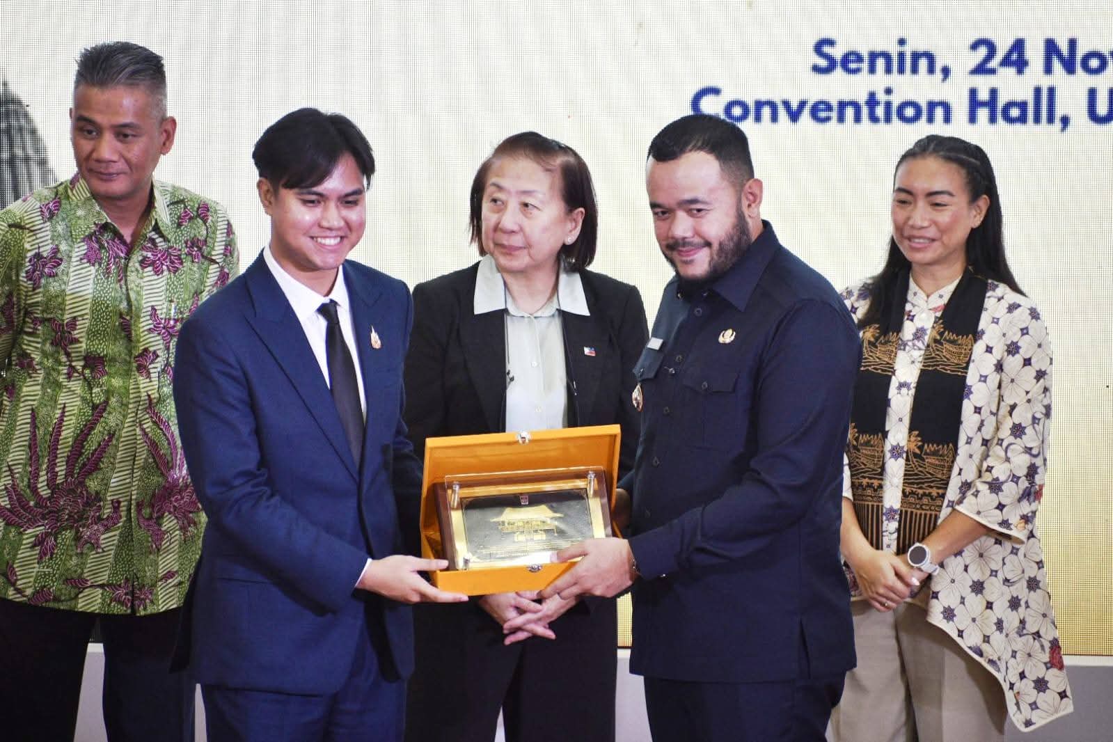 aycm-2025-ditabuh,-wako-fadly-amran:-pemuda-punya-kekuatan-digital-terbesar-di-dunia