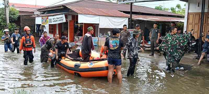 27.433-warga-kota-padang-terdampak-banjir,-terbanyak-di-koto-tangah