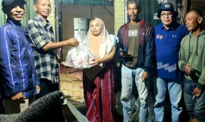 ringankan-beban-warga-terdampak-bencana-banjir,-nasdem-padang-bagikan-ratusan-bungkus-nasi ringankan-beban-warga-terdampak-bencana-banjir,-nasdem-padang-bagikan-ratusan-bungkus-nasi