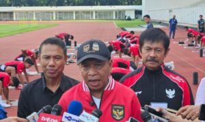 pssi-buka-suara-soal-rumor-van-bronckhorst-latih-timnas-indonesia
