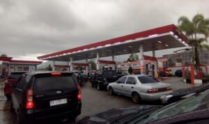 akses-bukittinggi-lumpuh-total,-kelangkaan-bbm-mulai-mengancam akses-bukittinggi-lumpuh-total,-kelangkaan-bbm-mulai-mengancam