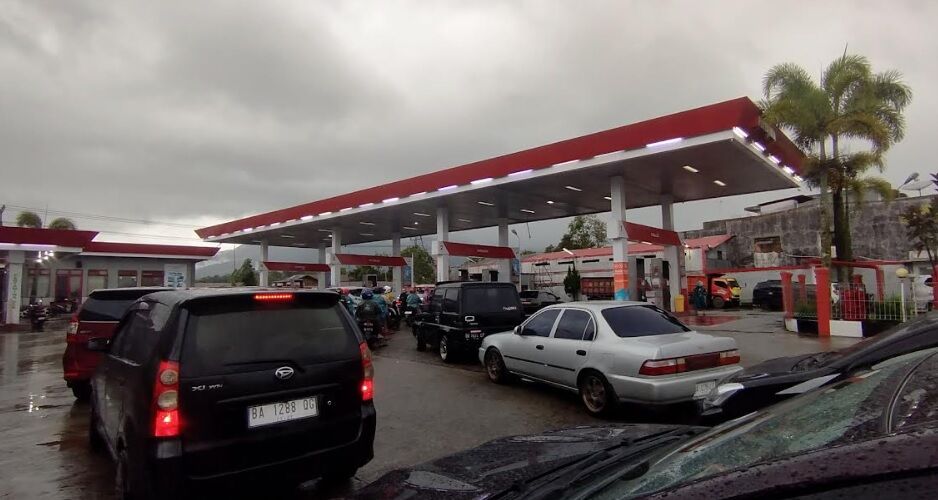 akses-bukittinggi-lumpuh-total,-kelangkaan-bbm-mulai-mengancam