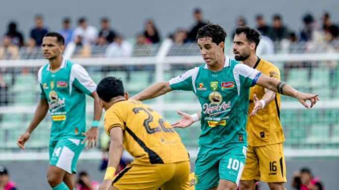 drama-12-pemain-dan-gol-menit-99,-duel-bhayangkara-fc-vs-persebaya-berakhir-tanpa-pemenang