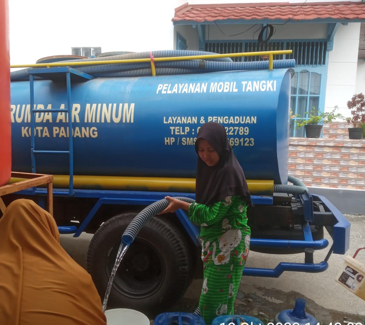penuhi-air-bersih-untuk-pelayanan-publik,-perumda-am-padang-kerahkan-10-mobil-tangki