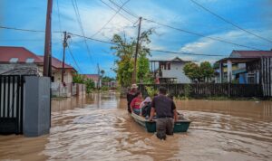 duka-kota-padang:-31.845-jiwa-terdampak-banjir,-8-meninggal-dunia duka-kota-padang:-31.845-jiwa-terdampak-banjir,-8-meninggal-dunia