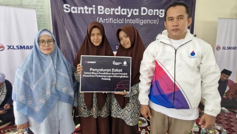 xlsmart-sukses-edukasi-santri-pesantren-perkampungan-minangkabau-dengan-literasi-digital-dan-ai