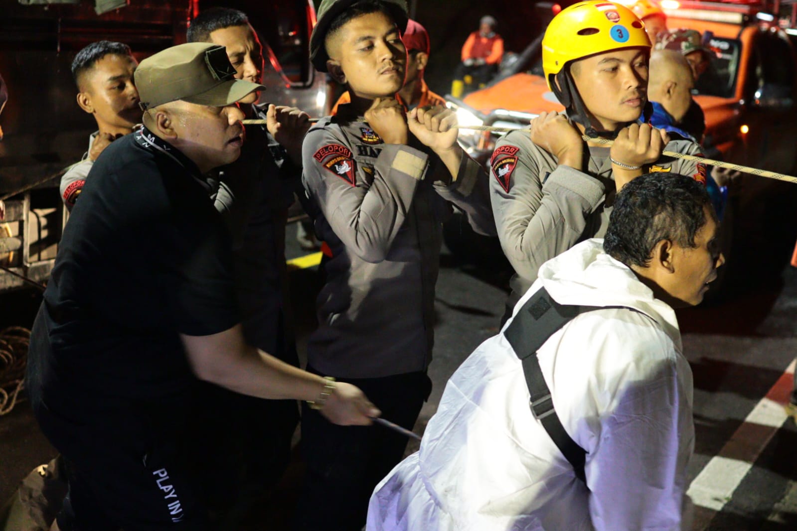 mulai-terbebas-dari-material-galodo,-wako-hendri-arnis-tinjau-jembatan-kembar-dan-proses-evakuasi-di-mega-mendung