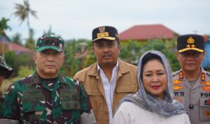 dampingi-titiek-soeharto,-wagub-vasko-ungkap-krisis-air-bersih-pasca-banjir-bandang