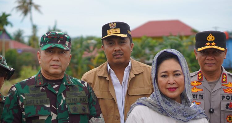 dampingi-titiek-soeharto,-wagub-vasko-ungkap-krisis-air-bersih-pasca-banjir-bandang