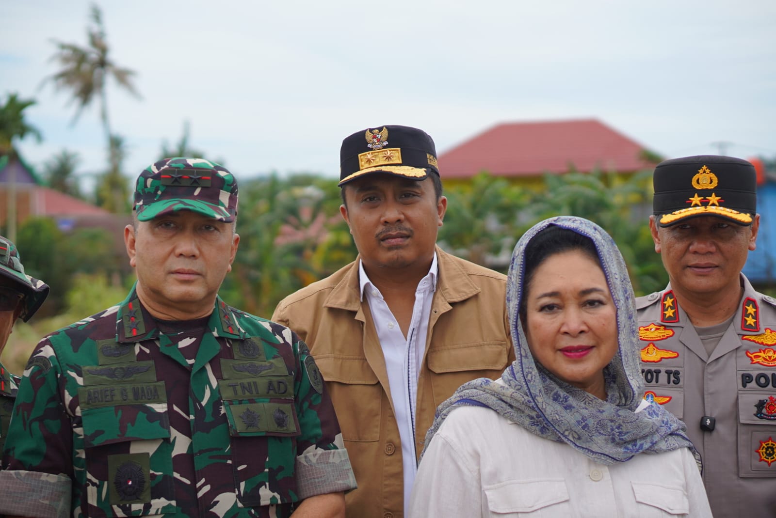 dampingi-titiek-soeharto,-wagub-vasko-ungkap-krisis-air-bersih-pasca-banjir-bandang