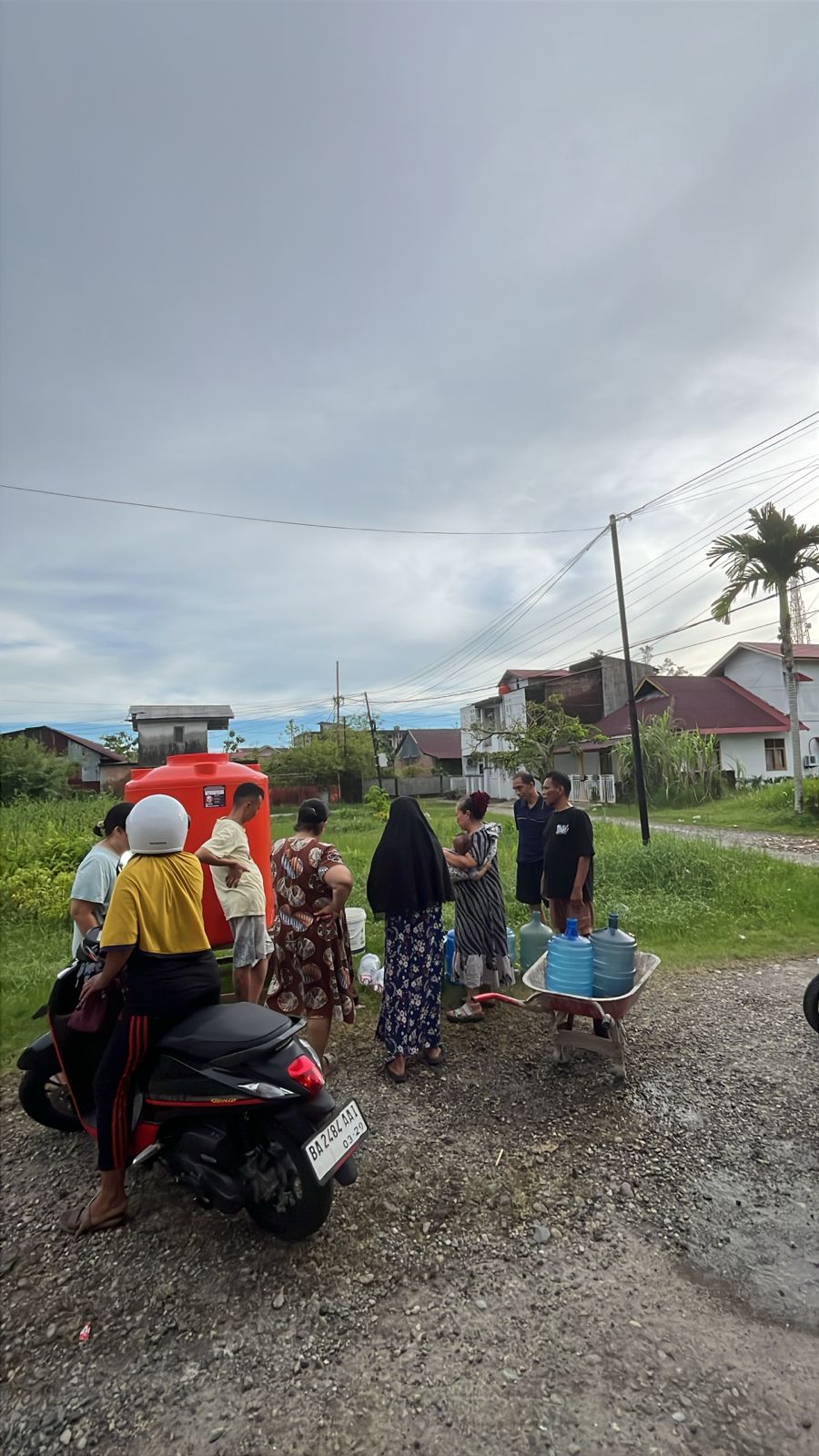 respons-cepat-injourney-airports-bim:-air-bersih-dan-logistik-disalurkan-ke-warga-terdampak