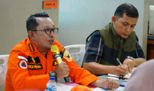 rapat-evaluasi-bersama-sestama-bnpb,-bupati-tanah-datar-sampaikan-kebutuhan-mendesak-pengungsi