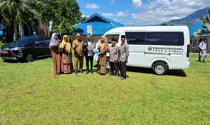 reses-di-sma-2-kinali,-anggota-dprd-sumbar-ali-muda-serahkan-mobil-operasional