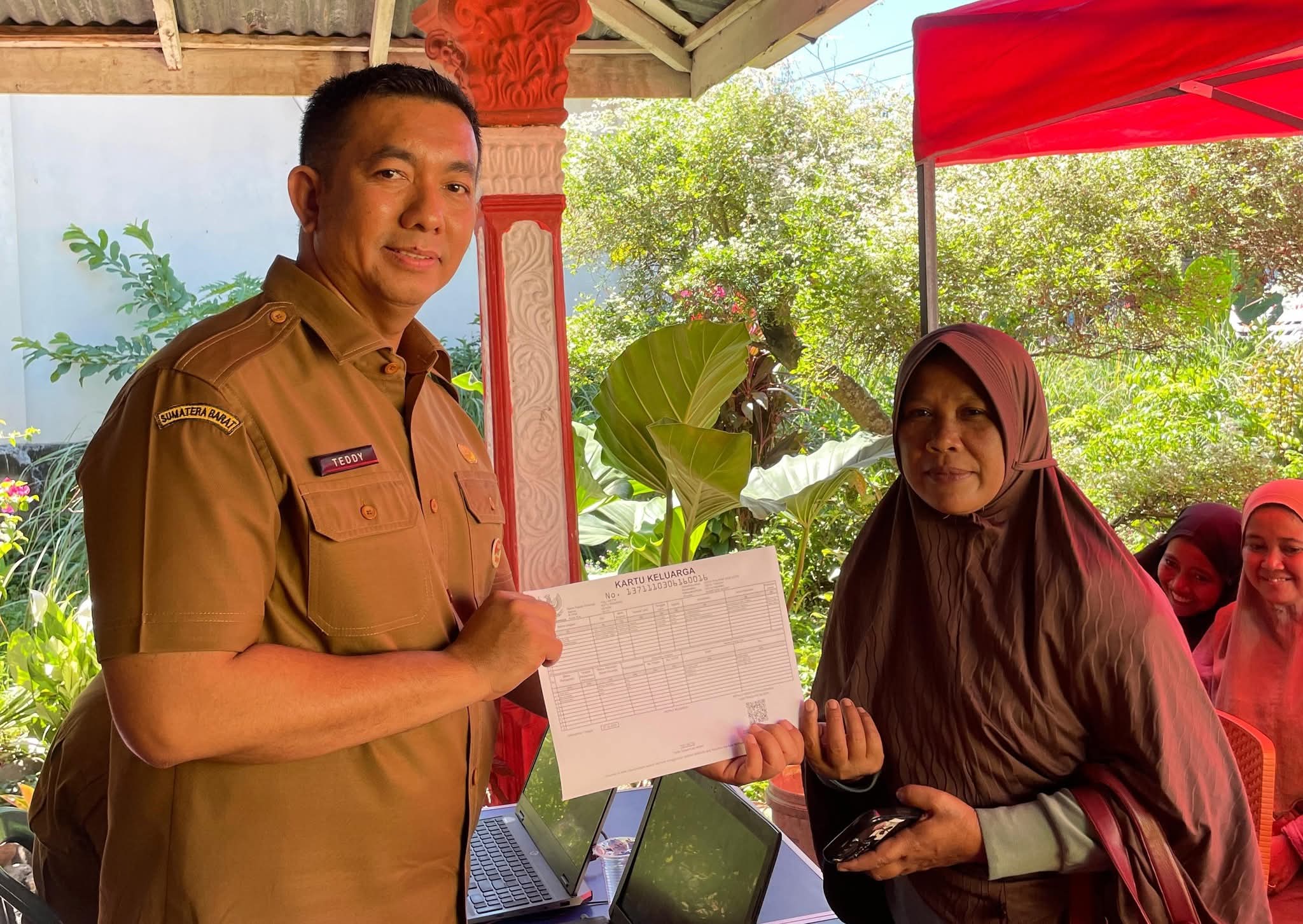 disdukcapil-buka-posko-untuk-layani-korban-banjir-kehilangan-dokumen