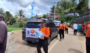anggota-dprd-sumbar-irsyad-safar-serahkan-bantuan-untuk-korban-tanah-bergerak-di-gunung-omeh