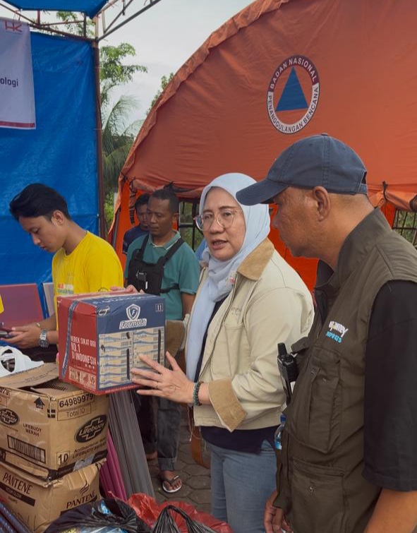sosok-perempuan-tangguh-bumn-aksi-peduli-bencana-banjir-bandang-sumbar