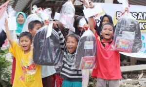 pjkip-kota-padang-bhakti-untuk-negeri,-yuliadi-chandra-:-kita-siapkan-ratusan-paket-sekolah-anak-korban-banjir-bandang pjkip-kota-padang-bhakti-untuk-negeri,-yuliadi-chandra-:-kita-siapkan-ratusan-paket-sekolah-anak-korban-banjir-bandang