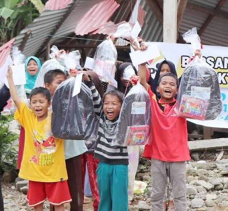 pjkip-kota-padang-bhakti-untuk-negeri,-yuliadi-chandra-:-kita-siapkan-ratusan-paket-sekolah-anak-korban-banjir-bandang
