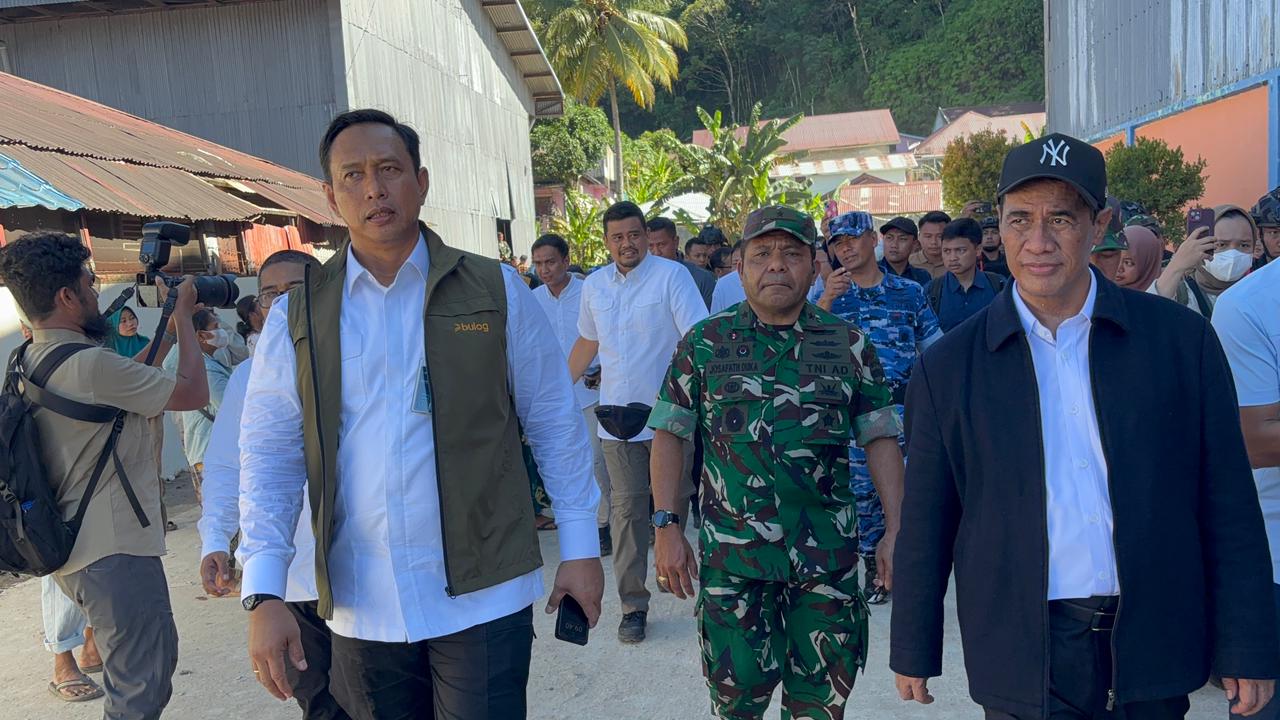 bulog-gerak-cepat-tangani-bencana-di-sumatera:-direksi-turun-langsung-salurkan-bantuan-&-beri-dukungan-ke-masyarakat