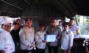 andre-rosiade-salurkan-bantuan-ke-tanah-datar,-rony-mulyadi-dampingi-peninjauan-korban-bencana