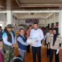 walikota-padang-apresiasi-dan-terima-langsung-bantuan-dari-jasa-raharja-putera-untuk-warga-bencana-hidrometeorologi