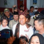 gubernur-jawa-barat-datang-ke-padang-bantu-korban-bencana-banjir-bandang