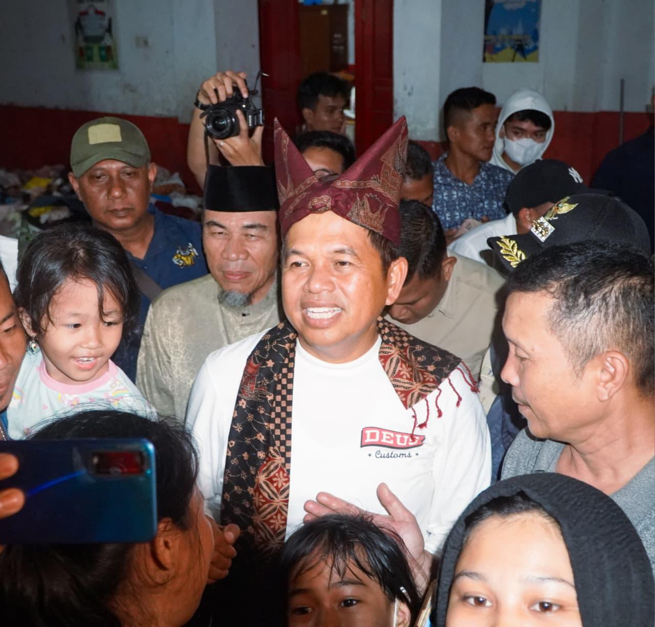 gubernur-jawa-barat-datang-ke-padang-bantu-korban-bencana-banjir-bandang